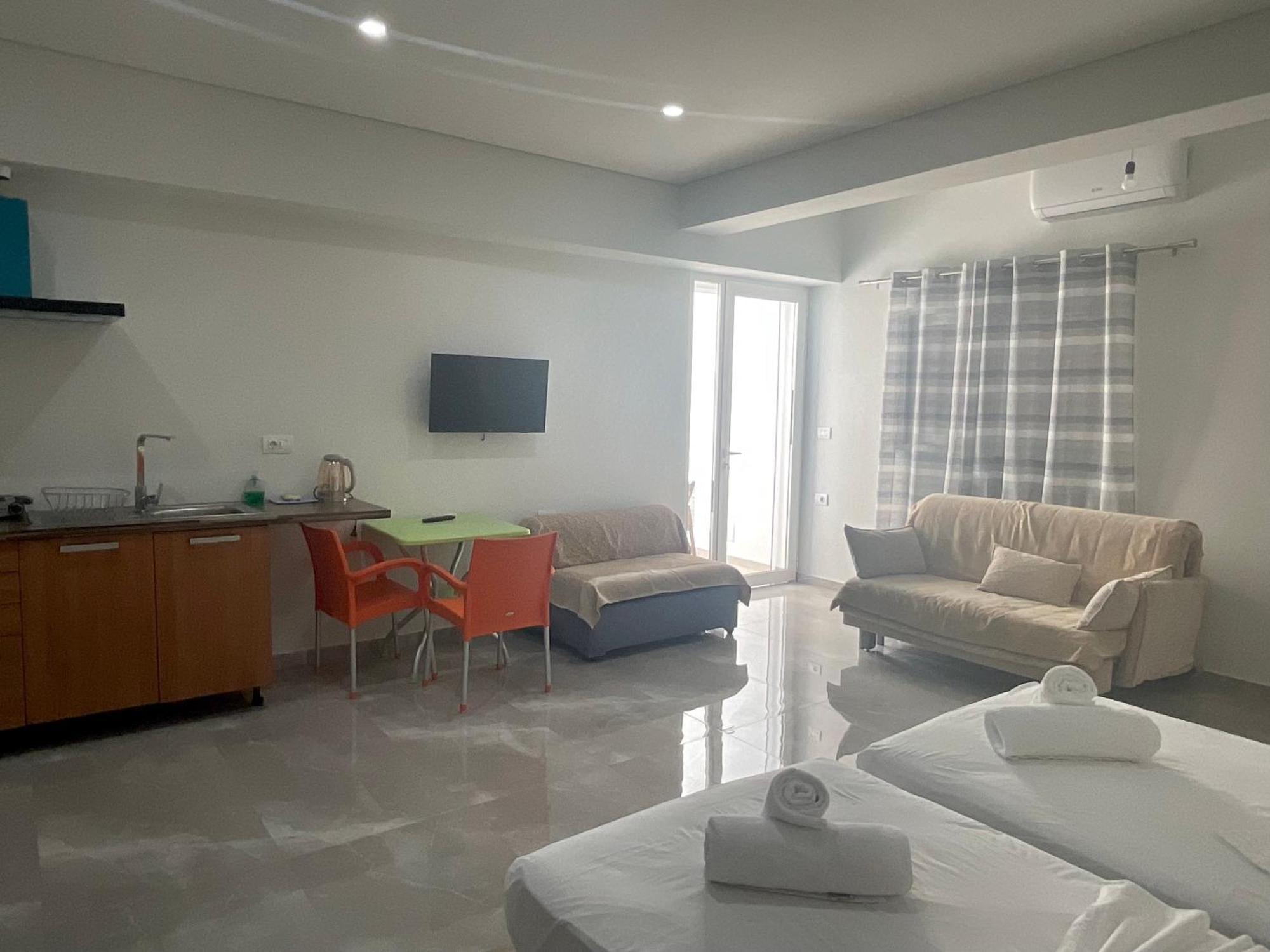 Mojito Beach Apartments With Free Parking Sarandë Værelse billede